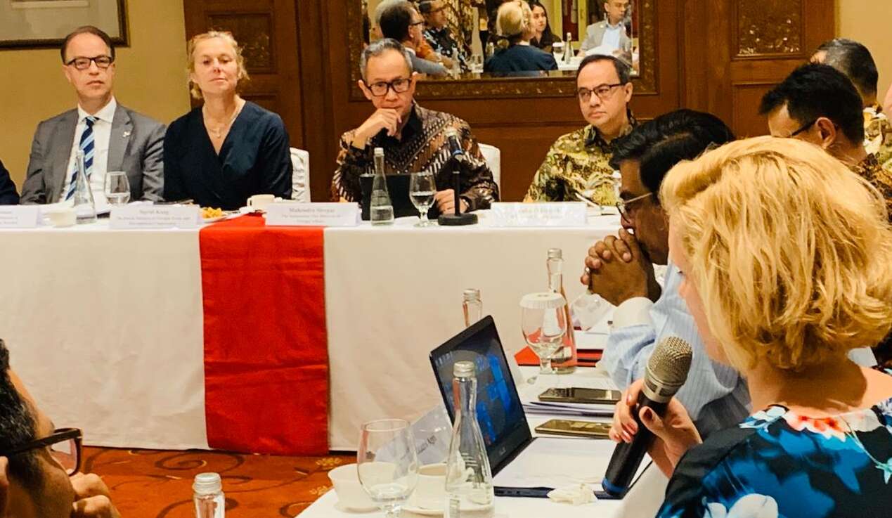 Minister Kaag aan ronde tafelgesprek in Indonesië.