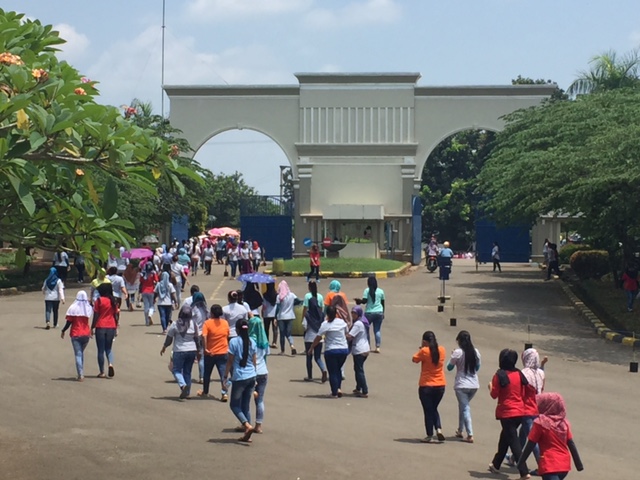 Indonesie textielarbeiders 10 urige werkdag Indonesie textielarbeiders 10 urige werkdag