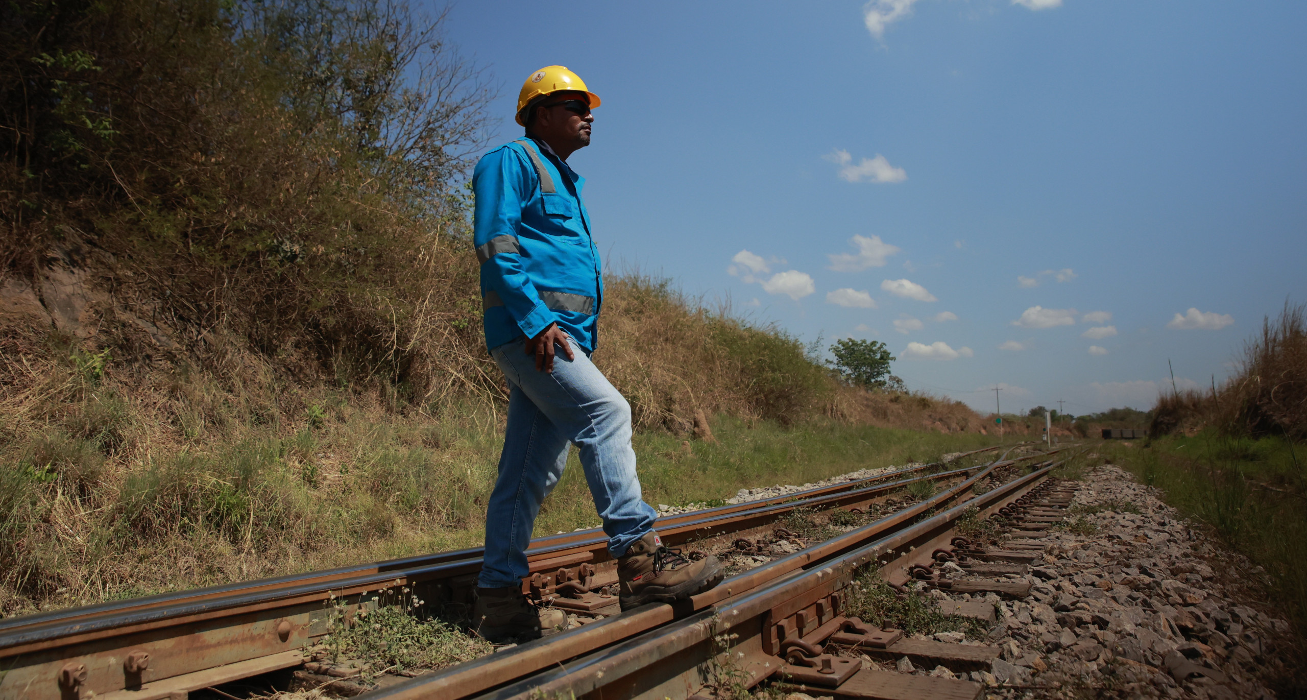 Colombia miners fired as multinationals return titles