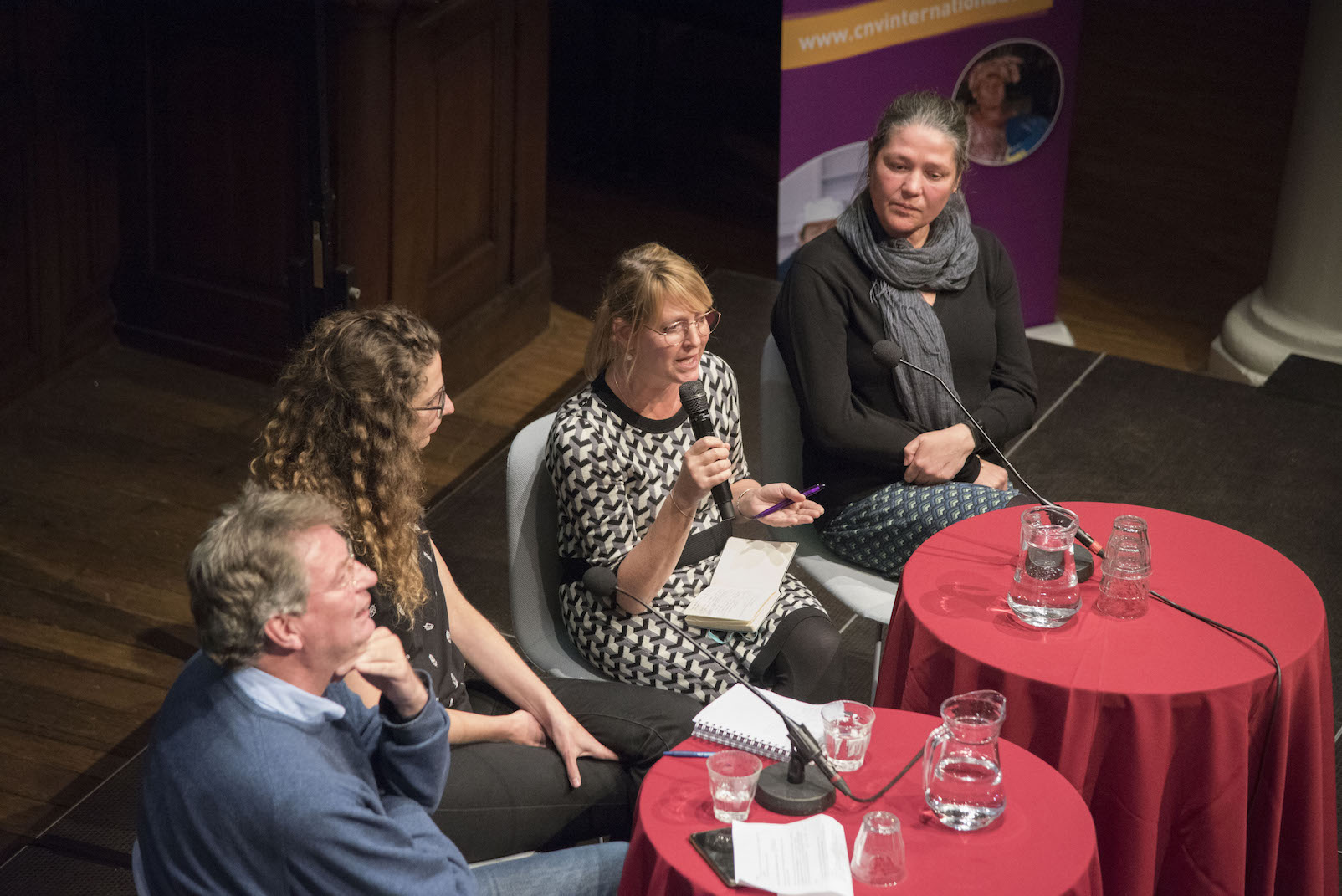 Latijns-Amerika coördinator Marionne Lips CNV Internationaal aan het woord bij Midden-Amerika Debat Latijns-Amerika coördinator Marionne Lips CNV Internationaal aan het woor